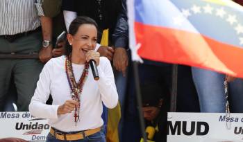 Machado habla en una protesta en rechazo a los resultados oficiales de las elecciones presidenciales -que dan la victoria al presidente Nicolás Maduro.