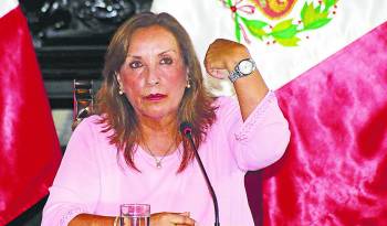 La presidente de Perú, Dina Boluarte, compareció ante fiscales anticorrupción,