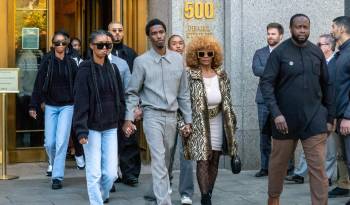 La familia Combs sale del Tribunal Federal del Distrito Sur de Nueva York después de una audiencia previa al juicio para Sean ‘Diddy’ Combs el 10 de octubre de 2024 en la ciudad de Nueva York.