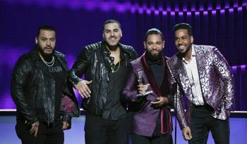 Lenny Santos, Max Santos, Henry Santos y Romeo Santos, de Aventura.