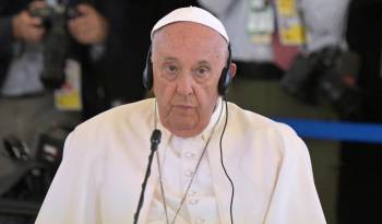 ‘En un drama como el de los conflictos armados, es urgente replantearse el desarrollo y la utilización de dispositivos’, dijo el papa.