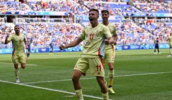 El jugador español, Fermín López celebrando uno de sus goles.