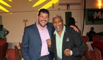 Rogelio Espiño junto al exdoble campeón y miembro del Salón de la Fama, Hilario Zapata.