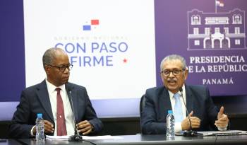 Rogelio Gordón (Izq.), subdirector designado de la CSS, junto a Francisco Bustamente, asesor designado de la nueva administración de la institución.