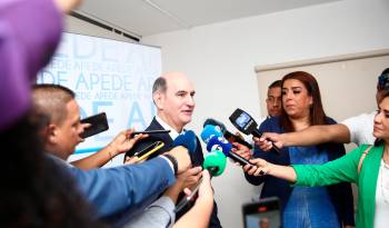 Felipe Chapman, ministro de Economía y Finanzas, durante un foro de Apede.