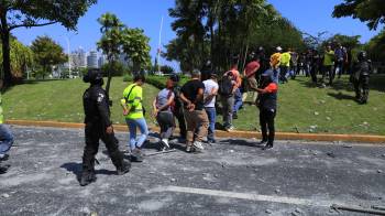 Los trabajadores fueron aprehendidos en el edificio en construcción de la nueva sede del Hospital del Niño en la avenida Balboa.