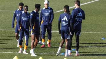 Eduardo Camavinga, Thibaut Courtois, Kylian Mbappé, Aurelien Tchouameni, Ferland Mendy y Rodrygo Goes, en el entrenamiento del Real Madrid.