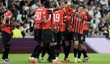 El equipo del Milan celebrando uno de los goles frente al Real Madrid