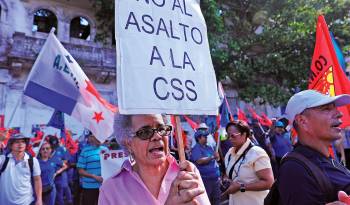 Ayer en las afueras de la Asamblea Nacional hubo protestas.