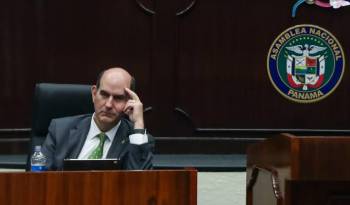 Durante el tercer debate estuvo presente el ministro de Economía y Finanzas, Felipe Chapman.