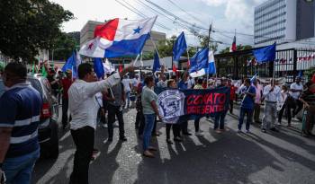 Trabajadores organizados protestaron afuera de la Asamblea Nacional en contra la ratificación de Dino Mon.