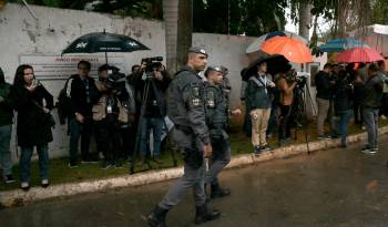 La aeronave que viajaba de Cascavel, en el estado de Paraná (sur), al aeropuerto internacional de Guarulhos, en Sao Paulo, se precipitó sobre la localidad de Vinhedo.