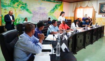 Las autoridades locales de la provincia de Veraguas, en su reunión, este viernes.