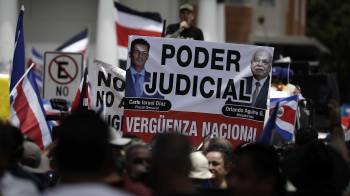 Fotografía de una manifestación convocada por el presidente de Costa Rica, Rodrigo Chaves, para pedir la salida del fiscal general, Carlo Díaz.