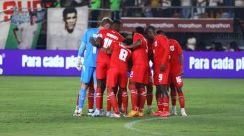 La Selección de Panamá durante el partido frente al club Universitario de Deportes de Perú, que terminó con un marcador de 2-1 a favor de los peruanos.