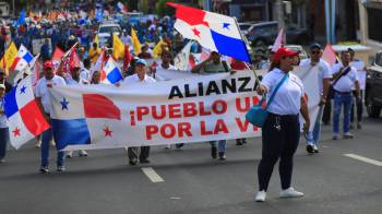 Marcha en contra de las reformas a la Caja de Seguro Social.