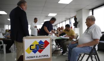 Las elecciones presidenciales de Venezuela se realizaron el pasado domingo y en Panamá la votación se hizo en el consulado del país suramericano. EFE/ Bienvenido Velasco