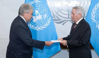 Alfaro de Alba le entregó sus credenciales a al secretario general de la ONU, António Guterres.