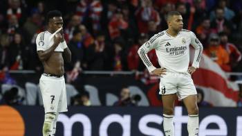 Los jugadores del Real Madrid, el brasileño Vinícius Junior (izq.) y el francés Kylian Mbappé.