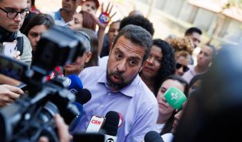 El progresista Guilherme Boulos, candidato apoyado por el presidente brasileño, Luiz Inácio Lula da Silva, en las elecciones municipales de São Paulo en una foto de archivo.