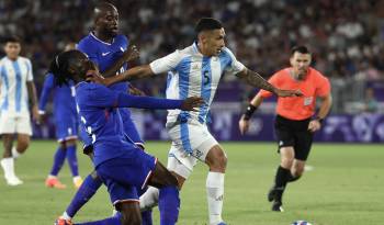 El delantero argentino Ezequiel Fernández durante el partido ante Francia.