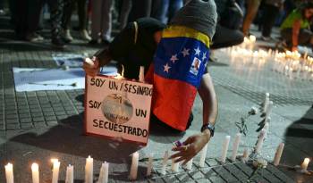 Los grupos de oposición venezolanos realizaron una vigilia para pedir libertad y paz en el país.