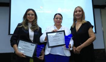 Ivette Leonardi, editora general de La Estrella de Panamá, junto con las periodistas Marlene Testa y Grisel Bethancourt.