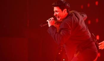 Chayanne se presenta en el escenario durante la 36.ª edición de Premio Lo Nuestro de Univision en el Kaseya Center el 22 de febrero de 2024 en Miami, Florida.