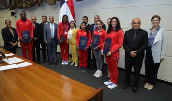 La Asamblea Nacional también aprobó una resolución que reconoce el impacto positivo de los atletas olímpicos, como un medio para fomentar el deporte y el espíritu de superación en la juventud.