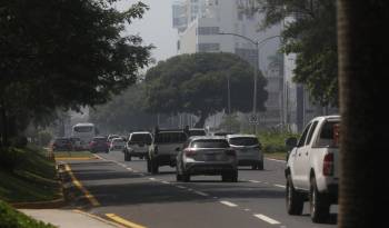 Humo tóxico baña la ciudad, luego del incendio producido en el vertedero de Cerro Patacón.