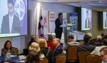 El ministro para Asuntos del Canal, José Ramón Icaza, durante el foro organizado por la Capac.