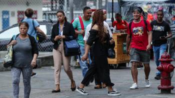 El aumento del desempleo y la informalidad recrudece la crisis laboral del país.