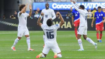 Jugadores de Panamá celebran su pase a la final de la Copa de la Liga de Naciones CONCACAF.