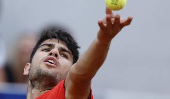 Carlos Alcaraz durante un partido de primera ronda de los Juegos Olímpicos de París 2024.