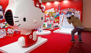 La exposición, llamada ‘Cuando cambio yo, cambia Kitty’, compila la mayor variedad de artículos de Hello Kitty jamás exhibida.