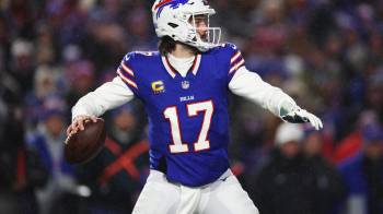 Josh Allen de los Buffalo Bills durante el juego frente a los Baltimore Ravens.