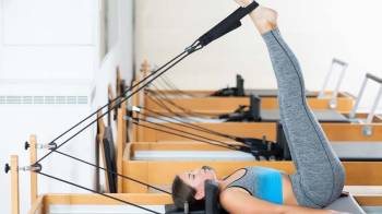 El pilates proporciona diferentes beneficios mentales y físicos para el individuo.