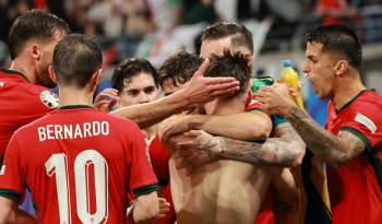 El equipo de Portugal celebrando el gol de Francisco Conceiçao.