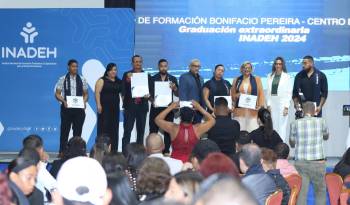 Los egresados que recibieron sus certificados, provienen de siete centros de formación ubicados en las provincias de Panamá y Panamá Oeste.