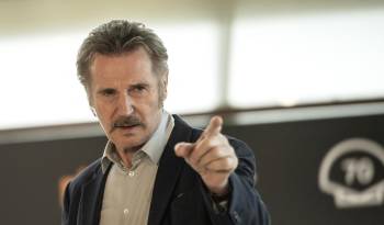 El actor británico-estadounidense Liam Neeson posa durante una sesión fotográfica de la película “Marlowe” durante el 70º Festival Internacional de Cine de San Sebastián en la ciudad vasca del norte de España, San Sebastián, el 24 de septiembre de 2022.