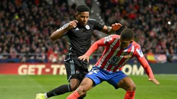 César Blackman (izq.) y Samuel Dias Lino durante un partido de la UEFA Champions League.