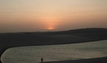 Puesta del sol en el Parque Nacional de los Lençois Maranhenses.