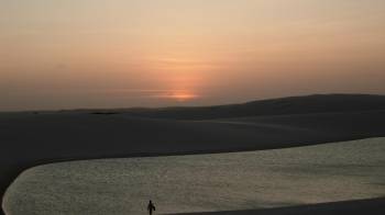 Puesta del sol en el Parque Nacional de los Lençois Maranhenses.