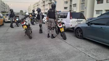 Unidades de la Policía Nacional, durante un recorrido en el distrito de Arraiján.