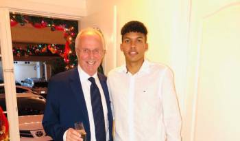 El entrenador Sven-Göran Eriksson junto con su hijo, Alcides Bravo.