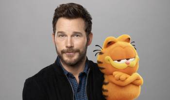 Fotografía cedida por Sony Pictures del actor Chris Pratt con el personaje animado Garfield.