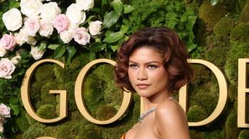 Zendaya en la alfombra roja de los Golden Globes Awards.