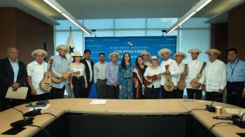 Representantes de la Asociación Nacional de Mejoraneros de Panamá se reunieron con la ministra de Cultura.