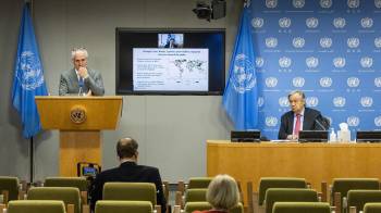 Foto de archivo del portavoz de la secretaría de la ONU, Stéphane Dujarric (izq.), y del secretario General de la entidad, António Guterres.