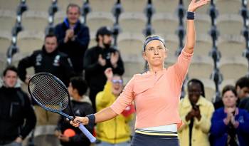 La tenista bielorrusa Victoria Azarenka celebra su victoria ante la argentina Nadia Podoroska en Roland Garros.